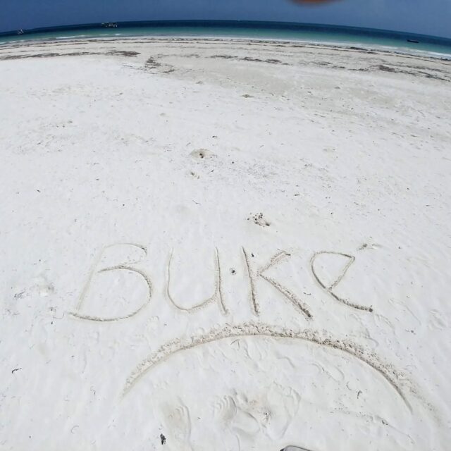 Okay fine… I wasn’t planning on bringing this up but… holiday body care is IMPORTANT 😳
But apparently some of you are flying to the coast with zero sunscreen, zero exfoliation plan and vibes only 🙃.Girls who know.... PACK.SMART!Do you at least have your BU.KE’ holiday must-haves packed… or should we start naming names? 👀🌴💦#BUKEBeauty #PurpleTeaPower #HolidayBodyCare